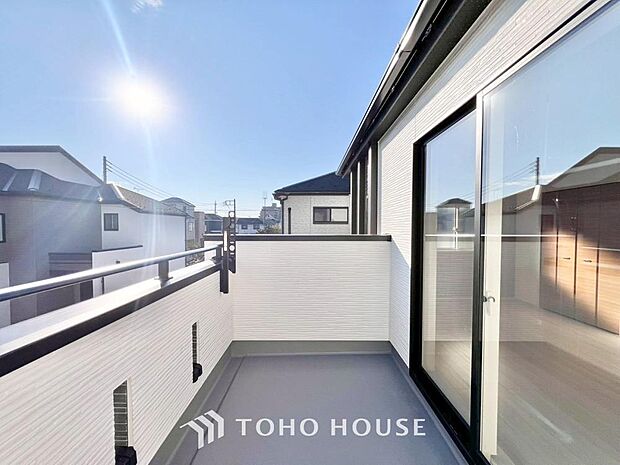 陽光に愛され、環境に恵まれ、家族に包まれた邸宅は、どんなに月日が経っても色褪せる事なく輝き続けます。