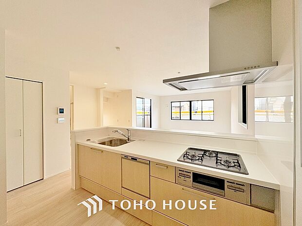 広々キッチンを採用。みんなで作った料理を召し上がりながらの会話は、どのような物になるのでしょうか。