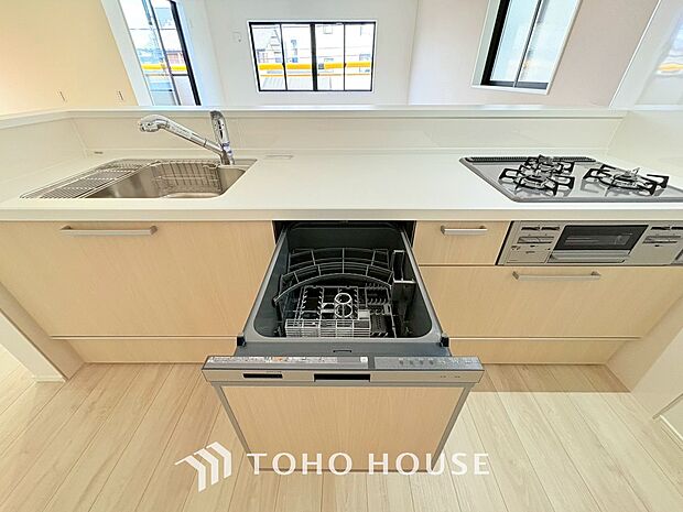 高温水や高圧水流を使う事で効率よく食器洗浄できます。殺菌効果も高いので哺乳瓶等を洗う際にも便利です。