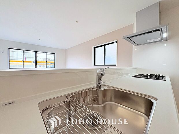 ワンタッチで浄水と原水を切り替えできる浄水器一体型水栓は水道水に含まれる有害物質を除去してくれます。