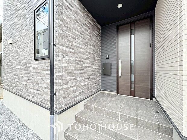 ダウンライトを使用しお洒落に演出。帰りたくなる家をテーマに設計。いつも「人」と「家」の間に・・・。