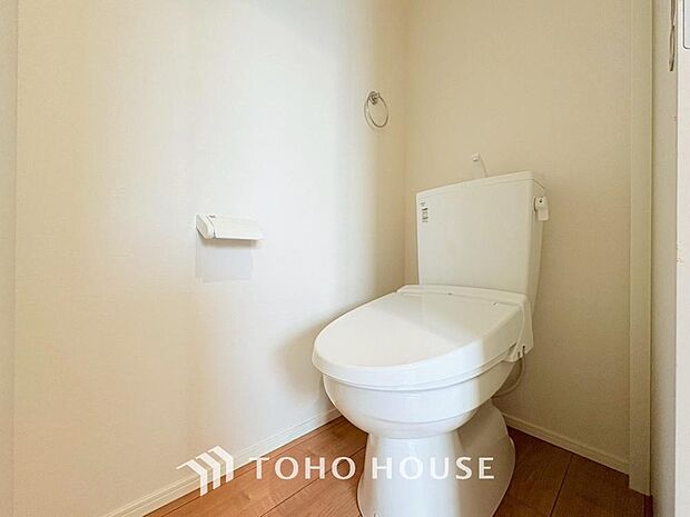 十分な広さと清潔感のあるカラーで纏まったおトイレ。時間に余裕とゆとりを持たせます。