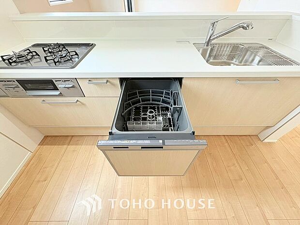 高温水や高圧水流を使う事で効率よく食器洗浄できます。殺菌効果も高いので哺乳瓶等を洗う際にも便利です。