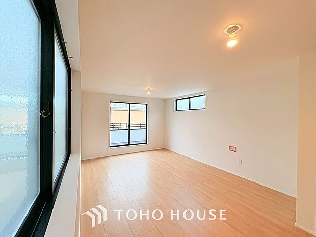 造りこんだ空間演出の妙が生み出す光と質のハーモニーはこの住宅のクオリティの良さを実感させてくれます。