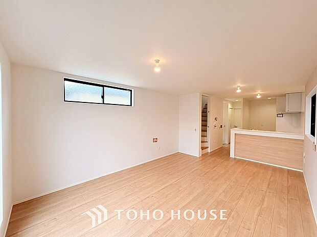 リビングも広く設け、訪れる人々を暖かく迎えてくれます。