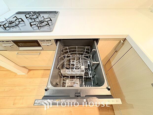 高温水や高圧水流を使う事で効率よく食器洗浄できます。殺菌効果も高いので哺乳瓶等を洗う際にも便利です。