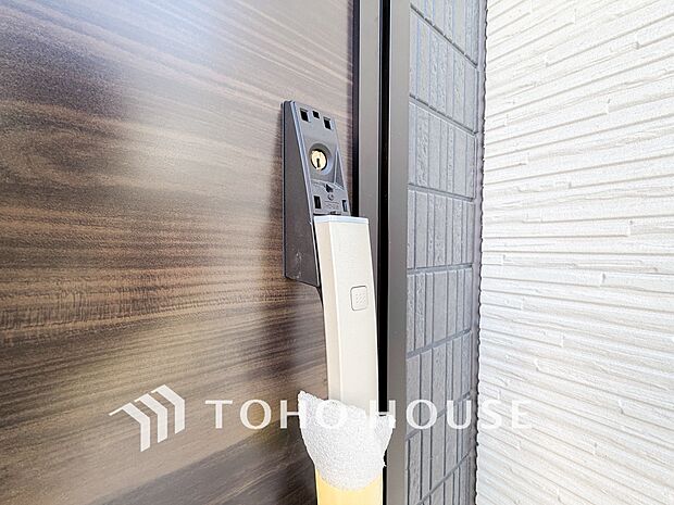 ICチップを用いたカードやボタンなどで玄関扉の鍵の施錠・解錠が出来る設備。