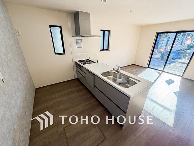 お料理の上手な方が独壇場でお料理の腕を披露するスタイルに向いているキッチンです。