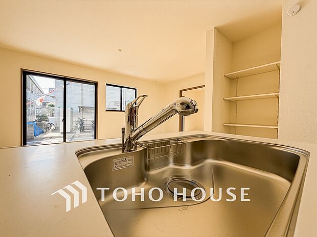 浄水器ボタンひとつで浄水と原水に切り替えられる浄水器一体型水洗を使用。