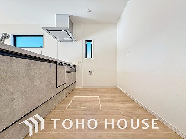 美しく使いやすいキッチン空間。優しい温もりを醸し出すキッチンは料理の為の配慮を随所に注ぎました。