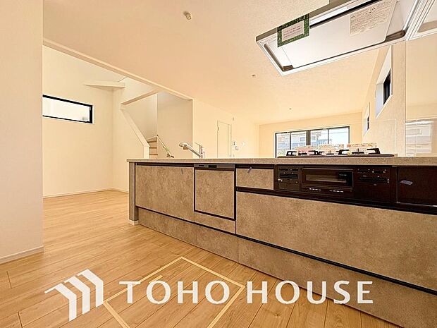 広々キッチンを採用。みんなで作った料理を召し上がりながらの会話は、どのような物になるのでしょうか。