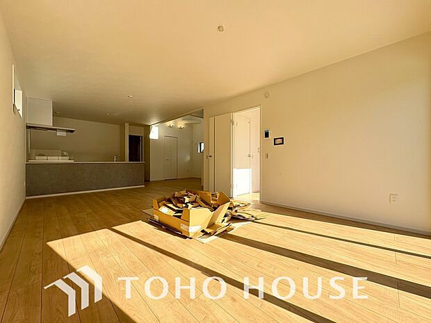 光と風があふれる開放的なリビングダイニングには自然と家族みんなが集まってきます。