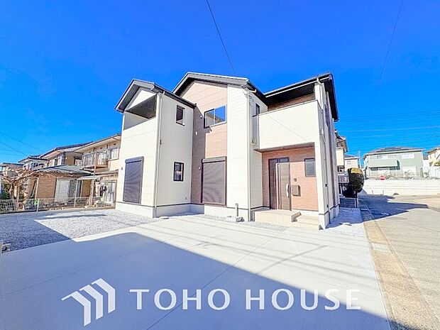 周辺環境とのコラボレーションにより明るく開放的な空間を演出しております。