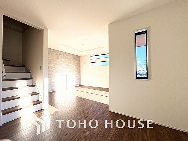 広々としたLDKは、家族が自然に集まりやすく、一緒に過ごす時間を楽しめる工夫が施されています。