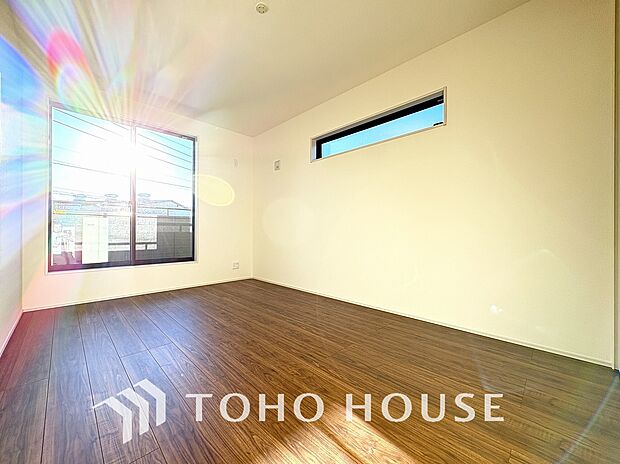 一日の疲れを癒やしてくれる主寝室。時を忘れて過ごす場所として過ごせるお部屋。