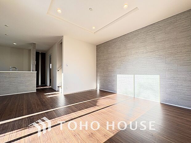 爽やかな通風と採光を存分に感じる事が出来る空間。毎日の暮らしに癒しをもたらす居心地の良いリビング。