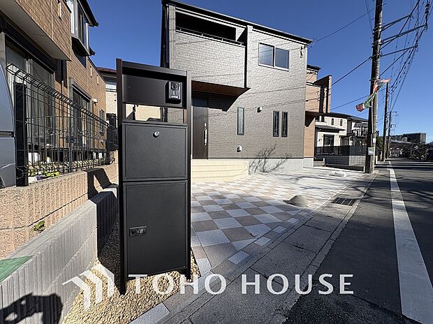 宅配ボックスは、ネットショッピングなどによって増加傾向の小型のお届け物の受け取りにができて便利。