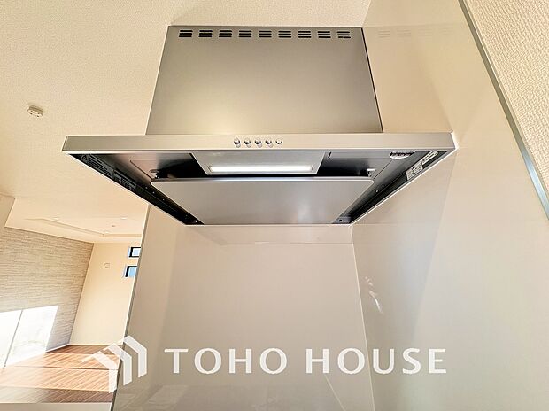 最新のレンジフードは静音性や省エネ性能が向上しデザインもスタイリッシュ。効率的な換気で料理を快適に。