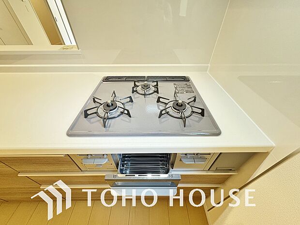 毎日料理をする、料理が好き、家族が多くて量を作る必要がある、等の方々にとっては必須の3口コンロ。同時進行で効率アップはもちろん鍋を移動する回数が減り、無駄な動きを軽減することが出来ます。