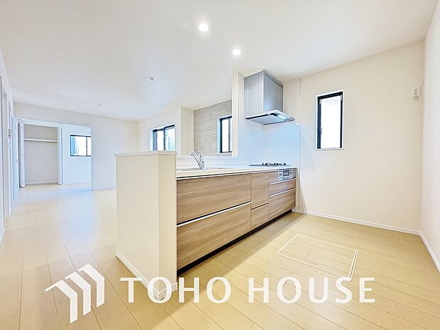 広々キッチンを採用。みんなで作った料理を召し上がりながらの会話は、どのような物になるのでしょうか。