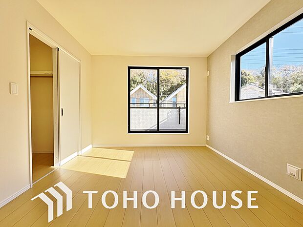 一日の疲れを癒やしてくれる主寝室。時を忘れて過ごす場所として過ごせるお部屋。