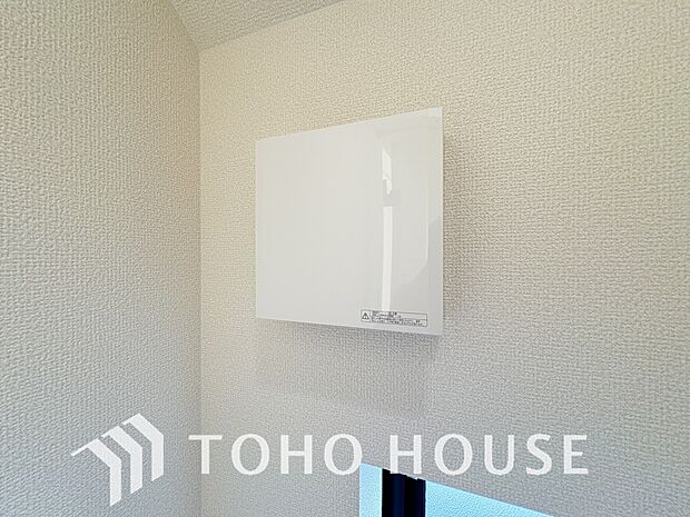 従来の自然換気とは異なり、強制的に室内の空気の入れ替えを自動的に行う事を可能とした「換気設備」のこと。