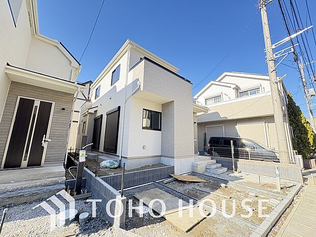 マンションとは違う敷地内駐車。ご主人様のお車のお手入れにも気合が入りますね。