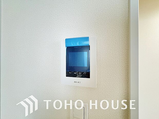 「見える安心」をカタチにしました。誰が来てもわかる様にモニター付きインターホンを設置。家事導線を考慮した個所に設置し、防犯性と利便性に優れ快適と安らぎを合わせた優しい設計。