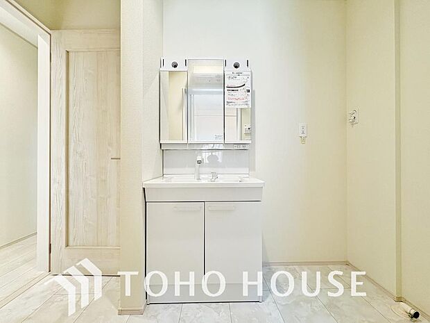 収納もさる事ながら、朝の慌ただしい時間もホテルライクなスペースで余裕とゆとりを感じて頂けます。