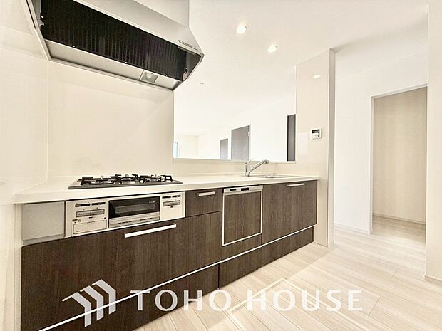 広々キッチンを採用。みんなで作った料理を召し上がりながらの会話は、どのような物になるのでしょうか。