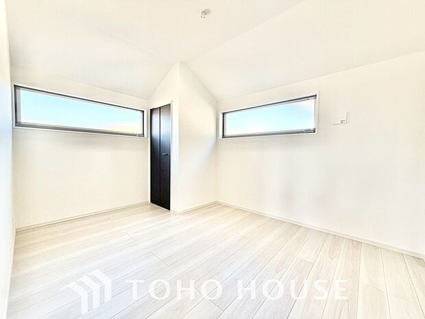 一日の疲れを癒やしてくれる主寝室。時を忘れて過ごす場所として過ごせるお部屋。