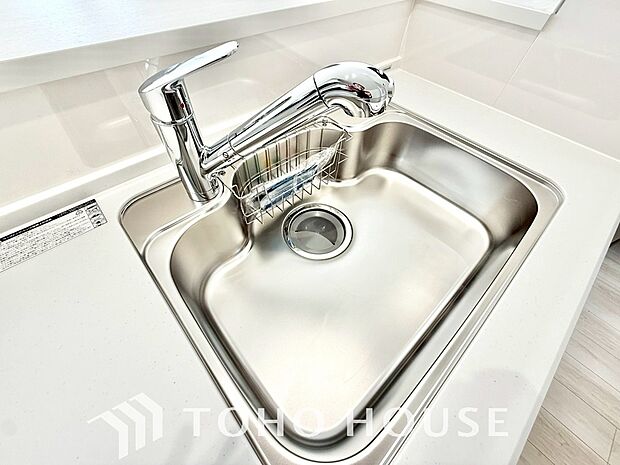 浄水器ボタンひとつで浄水と原水に切り替えられる浄水器一体型水洗を使用。