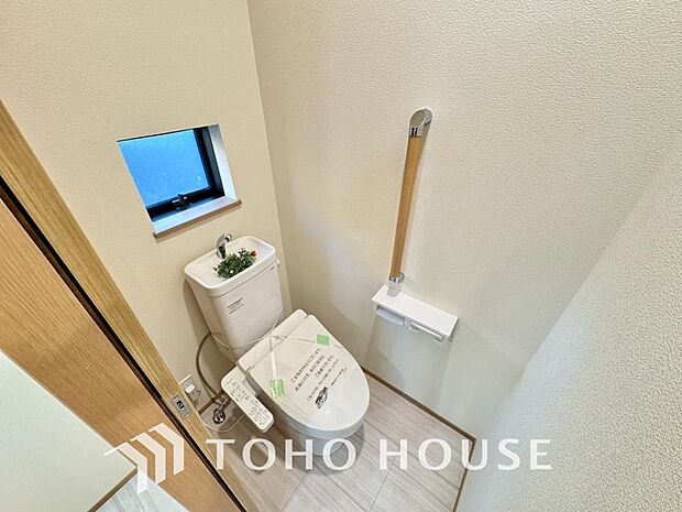快適な温水洗浄便座付。手洗い一体型のトイレはスペースの節約ができ、ゆったりとした空間が確保できます。