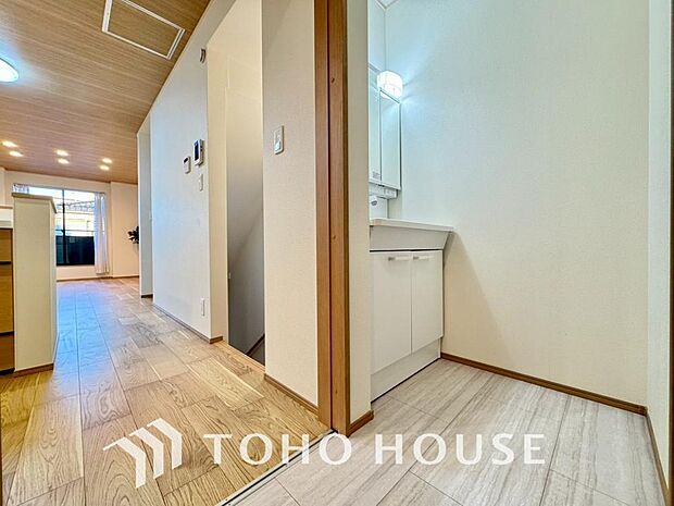 シンプルだからこそ使いやすい。スタンダードなデザインの洗面台はお掃除もしやすくいつも清潔。