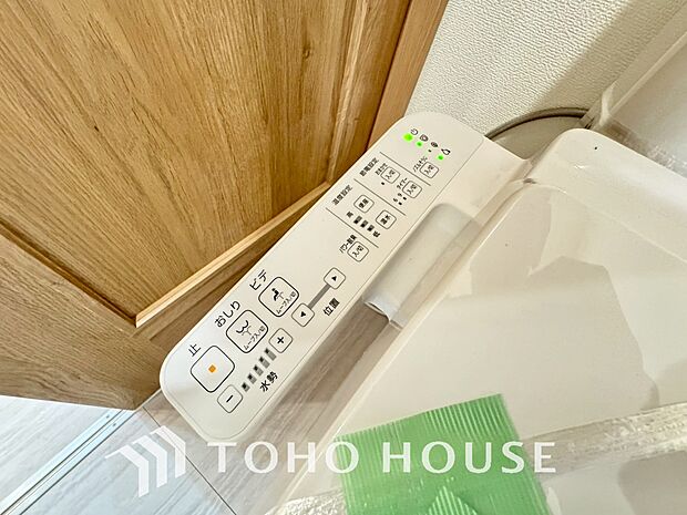 温水洗浄便座付。脱臭機能なども備え、快適な空間に。