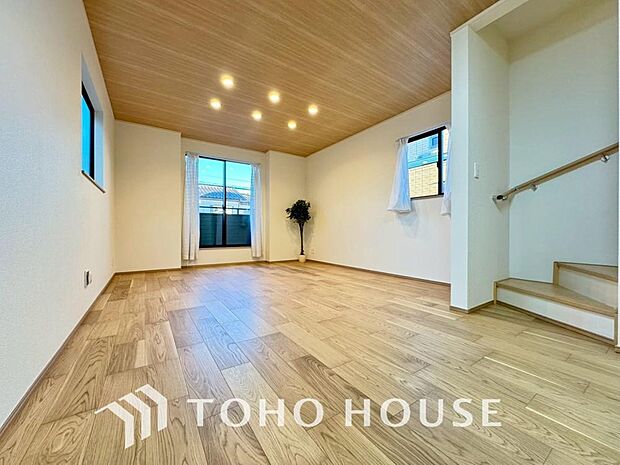 家族皆が集まる場所だからこそ、一番明るく使い勝手のいい空間に仕上げております。