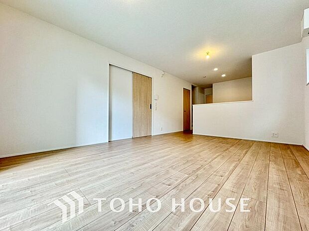 家族皆が集まる場所だからこそ、一番明るく使い勝手のいい空間に仕上げております。