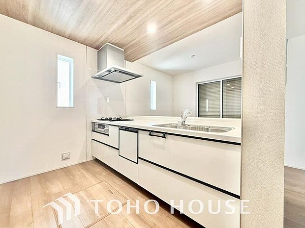 充実した収納スペースを搭載したシステムキッチンは、日々の家事がはかどります。