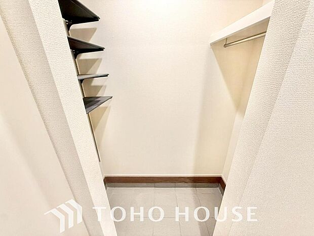 シューズインクローク。土足のまま入れるので、ゴルフバックやお子様のスポーツ用品などをそのまま収納。