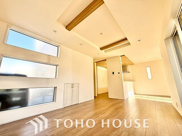 朝は爽やかな日差しを浴びながら、家族みんなでおいしい朝食。昼下がりにはのんびりと過ごすひと時。