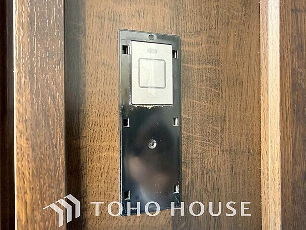 合鍵防止・オートロック設定など防犯性も高く、手がふさがっていても開錠できるスマートキー。