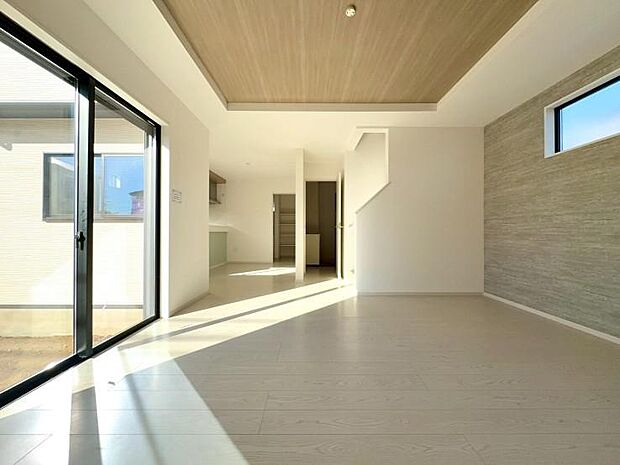 家族皆が集まる場所だからこそ、一番明るく使い勝手のいい空間に仕上げております。