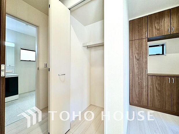 建物内部の収納にはこだわりを持ちました。共有部分に設置した収納スペースはお荷物の多い方にも安心です。