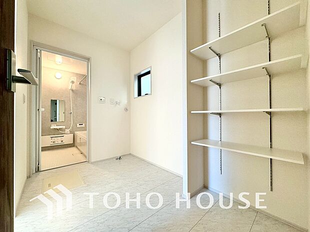 少しでも空いているスペースを収納にすることで、無駄のない空間を演出しております。