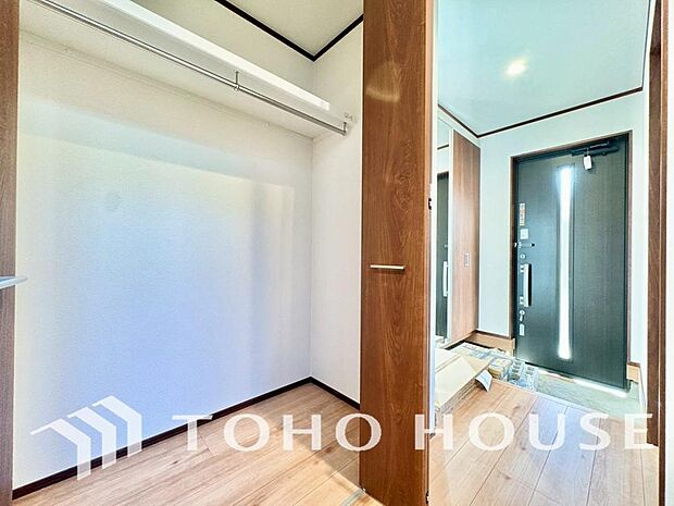 建物内部の収納にはこだわりを持ちました。共有部分に設置した収納スペースはお荷物の多い方にも安心です。