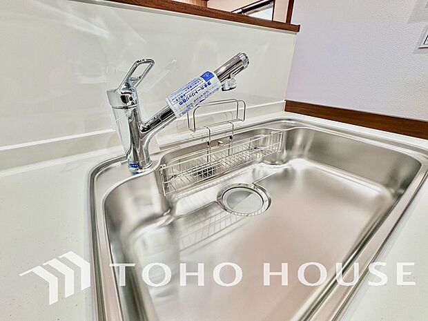 安全でおいしい水を手軽に。ボタンひとつで浄水と原水に切り替えられる浄水器一体型水洗を使用。