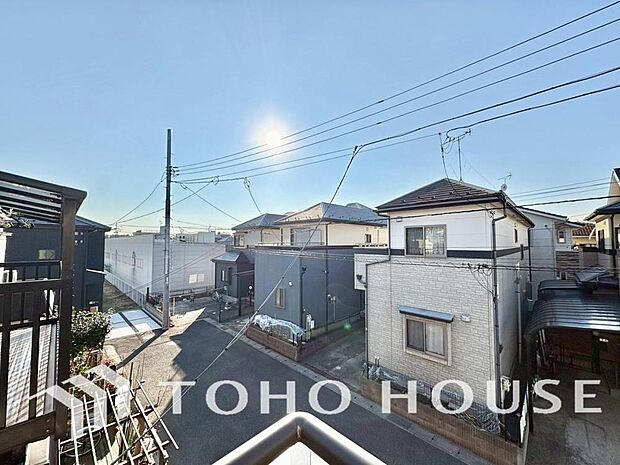 豊かな陽光に照らしだされる素敵な空間。季節を問わず華やいだ素敵な風景をお楽しみいただけます。