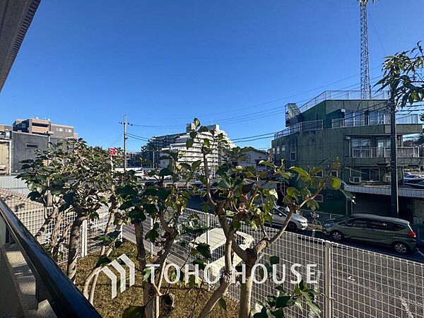 その豊かな眺望にふさわしい空間には、通風・採光にも優れ、心地よい光と風があふれています。