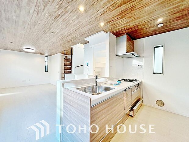 作り手の「気持ちの良いリビングでお過ごししていただきたい」という思いを感じさせます。