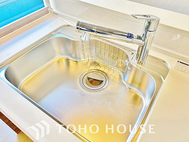 浄水器ボタンひとつで浄水と原水に切り替えられる浄水器一体型水洗を使用。